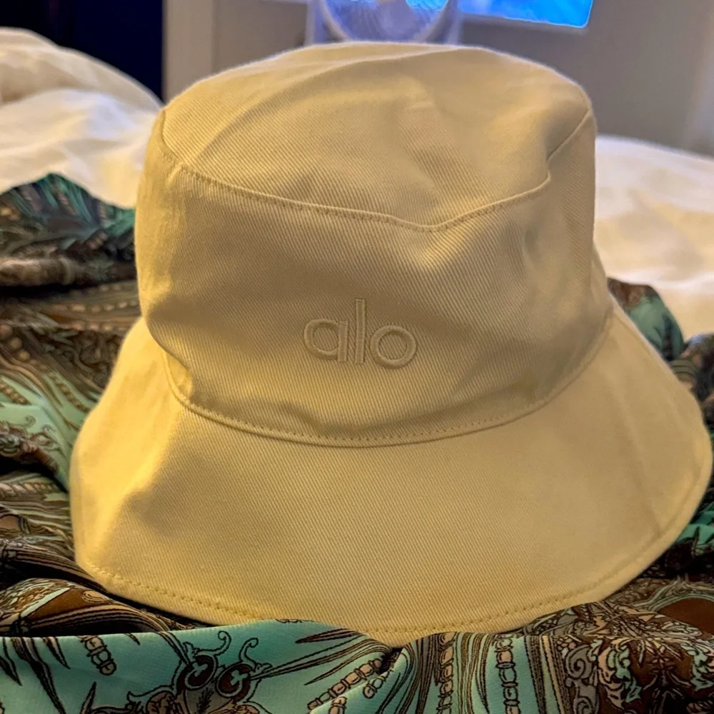Alo Cream Bucket Hat (S/M) - Picture 1 of 1